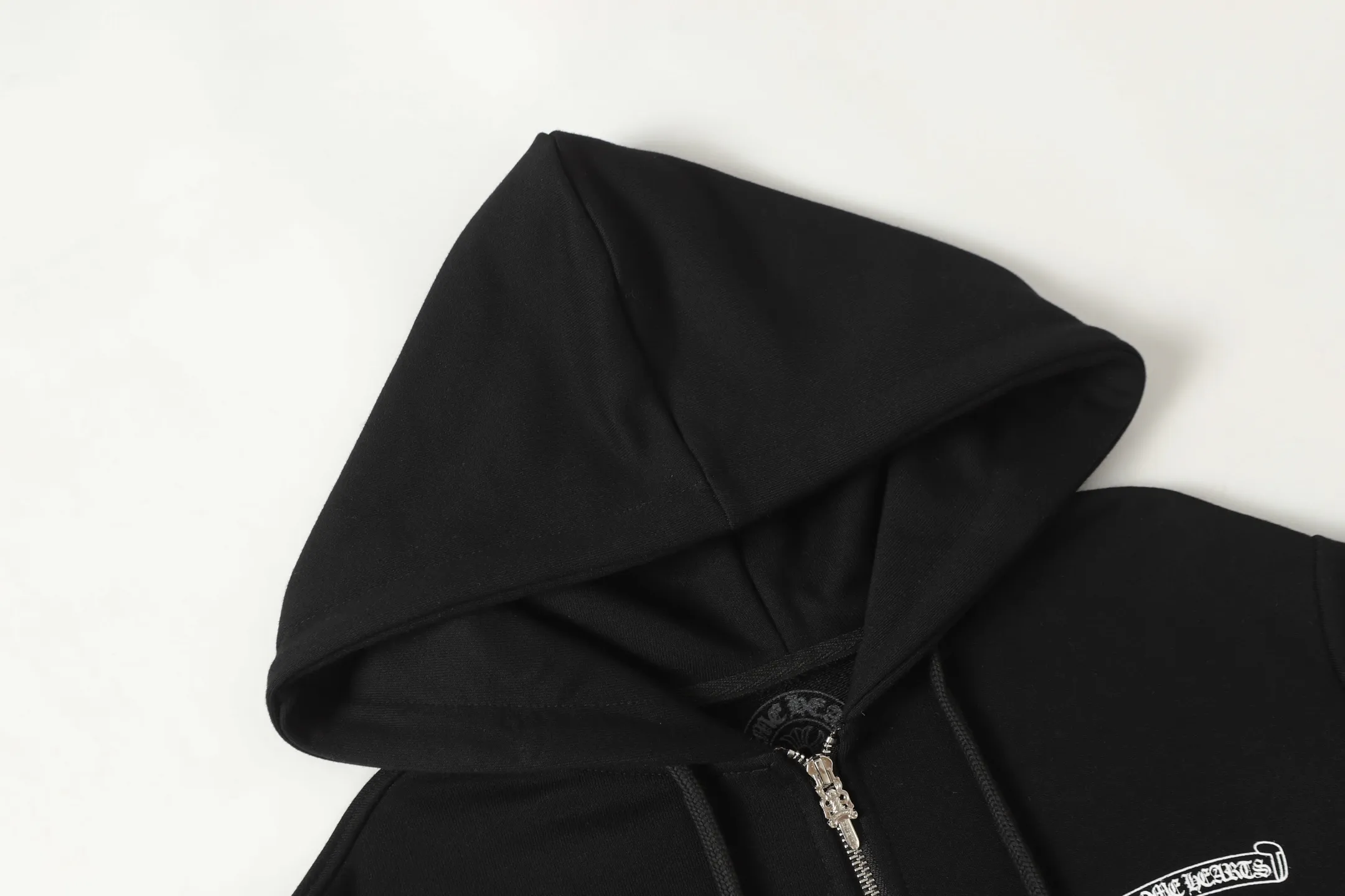 P260 -Chrome Hearts/Chrome Hearts Colorful Sanskrit Printed Zip Sweater Cardigan Jacket -High weight, high density and high quality. The wool is soft and skin-friendly. It feels soft and silky. It has excellent warmth and skin-friendly properties.